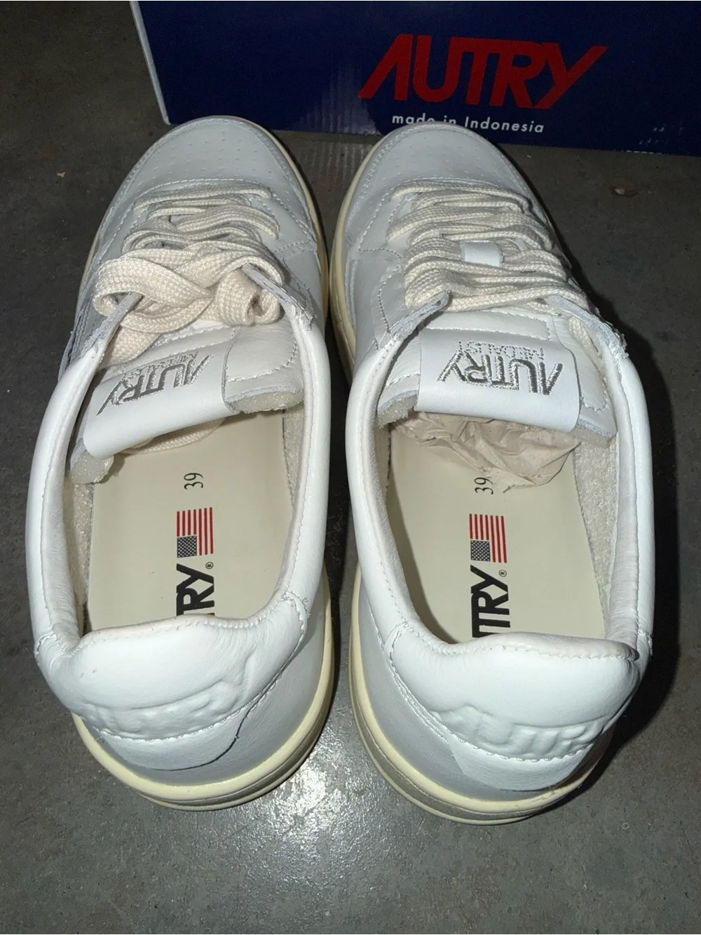 AUTRY SNEAKERS WOMAN MEDALIST LOW SNEAKER LEATHER, WHITE size 8 / EU 39